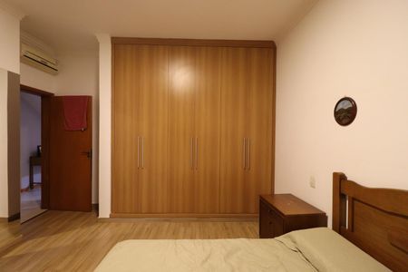 Casa de condomínio para alugar com 240m², 5 quartos e 2 vagasSuíte 1