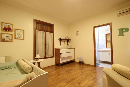 Casa de condomínio para alugar com 240m², 5 quartos e 2 vagasSuíte 3