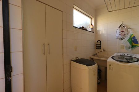 Casa de condomínio para alugar com 240m², 5 quartos e 2 vagasÁrea de Serviço