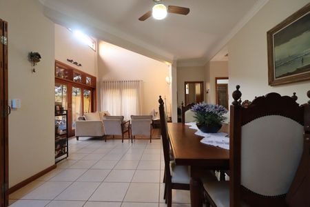 Casa de condomínio para alugar com 240m², 5 quartos e 2 vagasSala