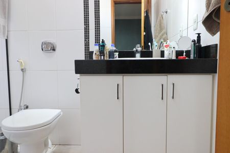 Casa de condomínio para alugar com 240m², 5 quartos e 2 vagasBanheiro da Suíte 2