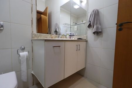 Casa de condomínio para alugar com 240m², 5 quartos e 2 vagasBanheiro da Suíte 1