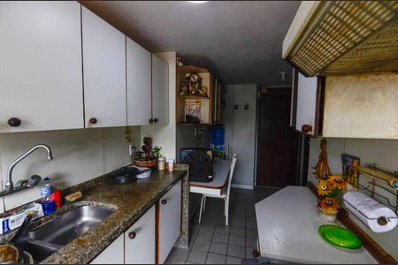 Apartamento à venda com 110m², 3 quartos e 2 vagasCozinha