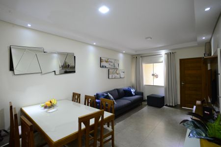 Casa à venda com 111m², 3 quartos e 2 vagasSala