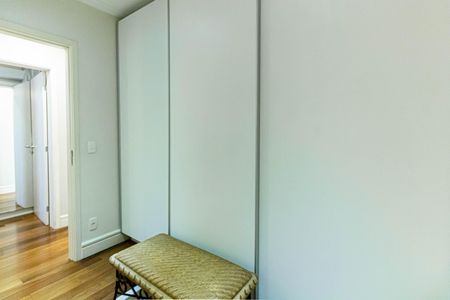 Apartamento à venda com 132m², 3 quartos e 2 vagas Apartamento à venda com 132m², 3 quartos e 2 vagasSuíte