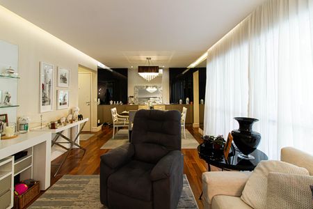 Apartamento à venda com 132m², 3 quartos e 2 vagas Apartamento à venda com 132m², 3 quartos e 2 vagasSala