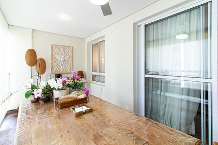 Apartamento à venda com 132m², 3 quartos e 2 vagas Apartamento à venda com 132m², 3 quartos e 2 vagasVaranda Gourmet