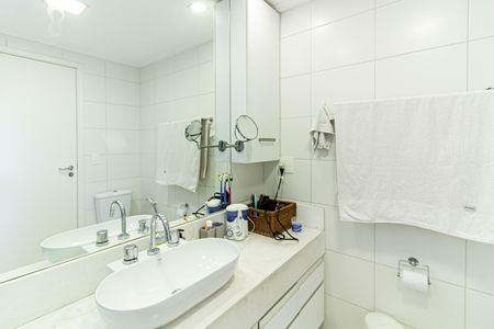 Apartamento à venda com 132m², 3 quartos e 2 vagas Apartamento à venda com 132m², 3 quartos e 2 vagasBanheiro da Suíte