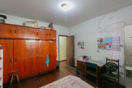 Casa à venda com 600m², 4 quartos e 8 vagas Casa à venda com 600m², 4 quartos e 8 vagasSuíte 2