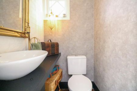 Casa de condomínio à venda com 264m², 3 quartos e 4 vagasLavabo