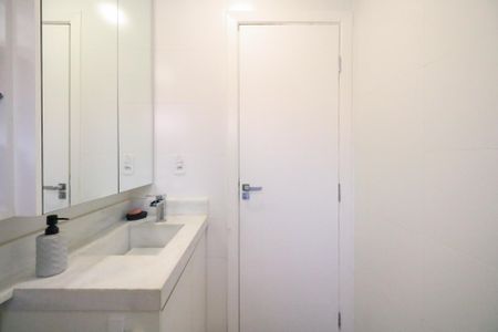 Casa de condomínio à venda com 264m², 3 quartos e 4 vagasBanheiro Social