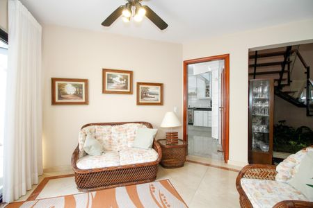 Casa à venda com 272m², 4 quartos e 5 vagasSala de Estar 2