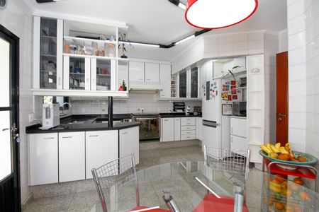 Casa à venda com 272m², 4 quartos e 5 vagasCozinha e Copa