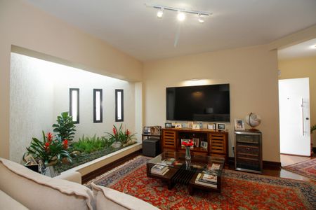 Casa à venda com 272m², 4 quartos e 5 vagasSala de Estar 1