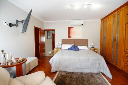 Casa à venda com 272m², 4 quartos e 5 vagasSuíte 1