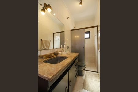 Casa à venda com 272m², 4 quartos e 5 vagasBanheiro da Suíte 2