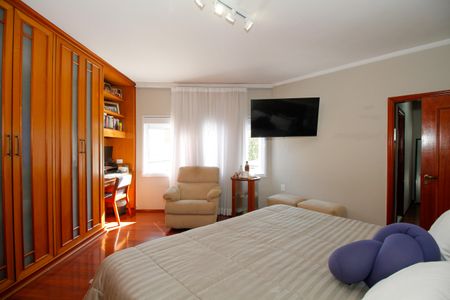 Casa à venda com 272m², 4 quartos e 5 vagasSuíte 1