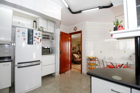 Casa à venda com 272m², 4 quartos e 5 vagasCozinha e Copa