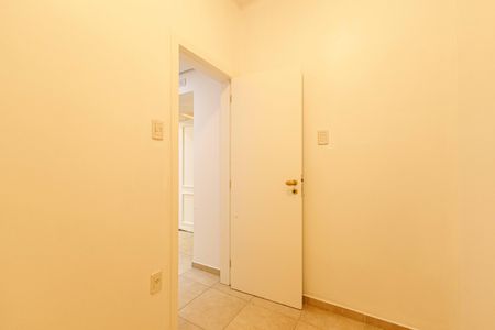 Apartamento à venda com 100m², 2 quartos e sem vaga Apartamento à venda com 100m², 2 quartos e sem vagaQuarto de Serviço