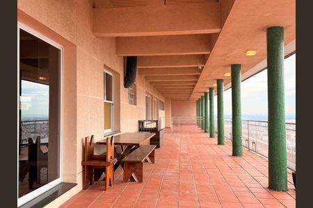 Apartamento à venda com 100m², 2 quartos e sem vaga Apartamento à venda com 100m², 2 quartos e sem vagaTerraço