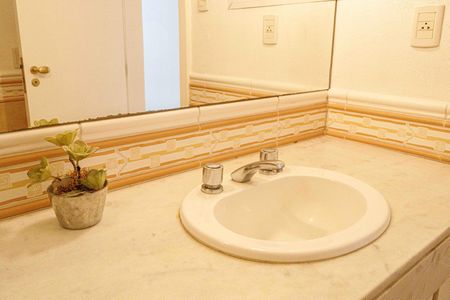 Apartamento à venda com 100m², 2 quartos e sem vaga Apartamento à venda com 100m², 2 quartos e sem vagaBanheiro da Suíte