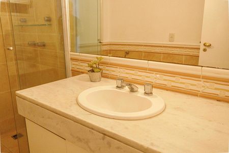 Apartamento à venda com 100m², 2 quartos e sem vaga Apartamento à venda com 100m², 2 quartos e sem vagaBanheiro da Suíte