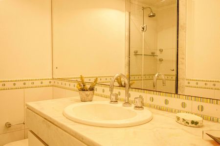 Apartamento à venda com 100m², 2 quartos e sem vaga Apartamento à venda com 100m², 2 quartos e sem vagaBanheiro Social