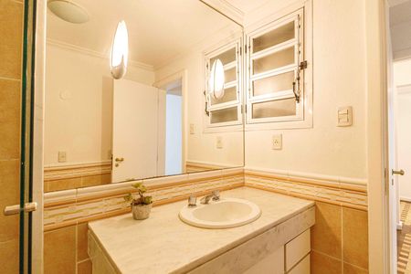 Apartamento à venda com 100m², 2 quartos e sem vaga Apartamento à venda com 100m², 2 quartos e sem vagaBanheiro da Suíte