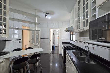 Apartamento à venda com 149m², 4 quartos e 3 vagas Apartamento à venda com 149m², 4 quartos e 3 vagasCozinha