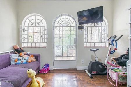 Casa de condomínio à venda com 238m², 6 quartos e 5 vagasSala