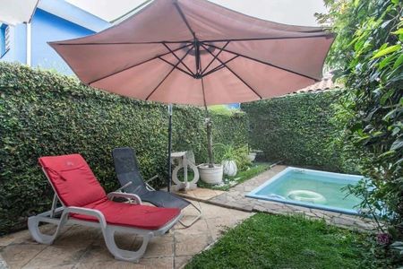 Casa de condomínio à venda com 238m², 6 quartos e 5 vagaspiscina 