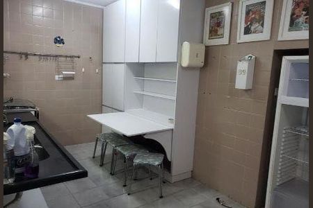 Casa à venda com 3 quartos, 200m² em Vila Santo Estefano, São Paulo