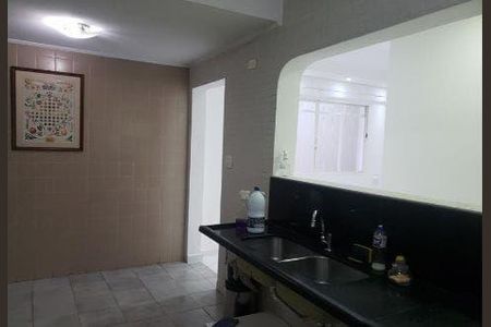 Casa à venda com 3 quartos, 200m² em Vila Santo Estefano, São Paulo