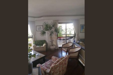 Casa à venda com 4 quartos, 242m² em Vila Suzana, São Paulo