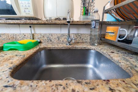 Apartamento à venda com 52m², 2 quartos e 2 vagasCozinha e Área de Serviço Detalhe