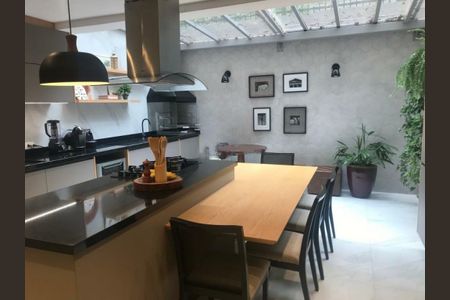 Casa à venda com 200m², 2 quartos e 2 vagas