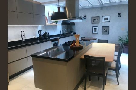 Casa à venda com 200m², 2 quartos e 2 vagas