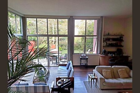 Casa à venda com 4 quartos, 362m² em Parque Maria Domitila, São Paulo