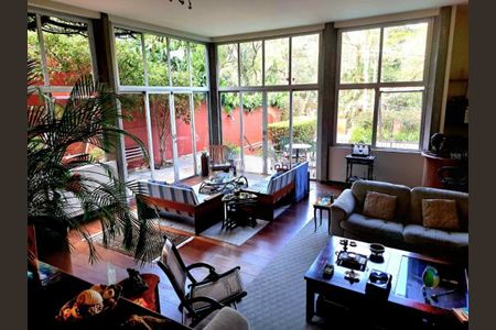 Casa à venda com 4 quartos, 362m² em Parque Maria Domitila, São Paulo