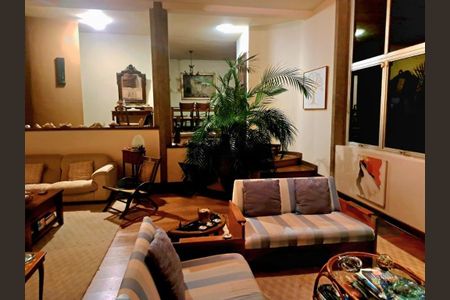 Casa à venda com 4 quartos, 362m² em Parque Maria Domitila, São Paulo