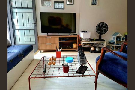 Casa à venda com 4 quartos, 362m² em Parque Maria Domitila, São Paulo