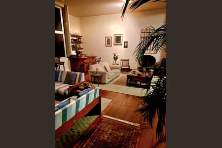 Casa à venda com 4 quartos, 362m² em Parque Maria Domitila, São Paulo