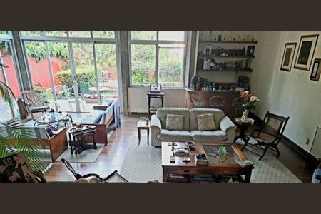 Casa à venda com 4 quartos, 362m² em Parque Maria Domitila, São Paulo