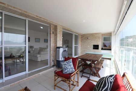 Apartamento para alugar com 158m², 3 quartos e 2 vagasVaranda