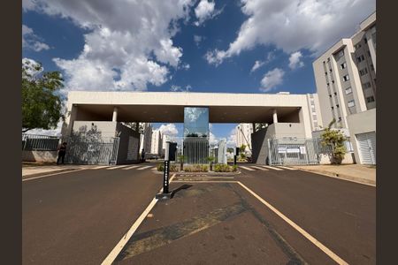 Apartamento para alugar com 67m², 2 quartos e 2 vagas Apartamento para alugar com 67m², 2 quartos e 2 vagasFachada