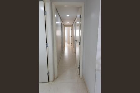 Apartamento à venda com 142m², 4 quartos e 3 vagasCorredor 
