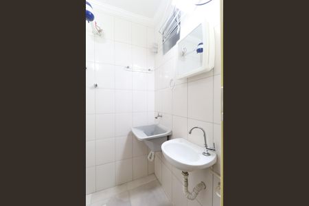 Banheiro de kitnet/studio para alugar com 1 quarto, 25m² em Vila Gustavo, São Paulo