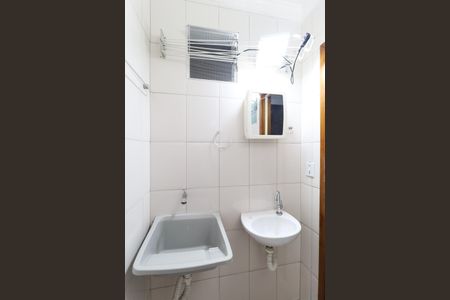 Banheiro de kitnet/studio para alugar com 1 quarto, 25m² em Vila Gustavo, São Paulo