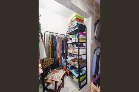 Casa à venda com 250m², 2 quartos e 4 vagas Casa à venda com 250m², 2 quartos e 4 vagasCloset da Suíte