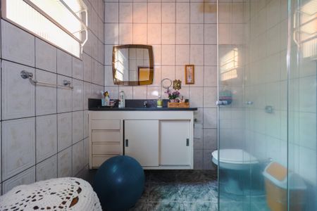 Casa à venda com 250m², 2 quartos e 4 vagas Casa à venda com 250m², 2 quartos e 4 vagasEdicula Banheiro